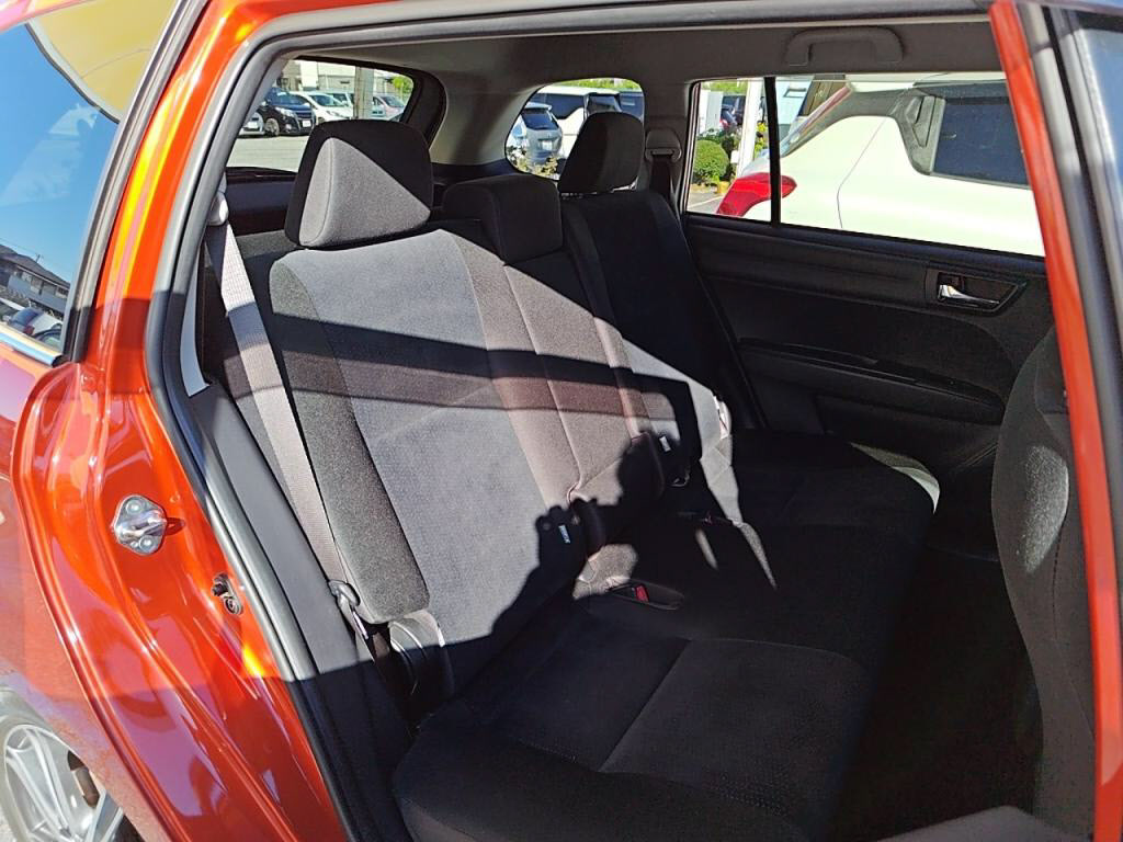 カローラフィールダーハイブリッドハイブリッドＧエアロツアラーの写真 13