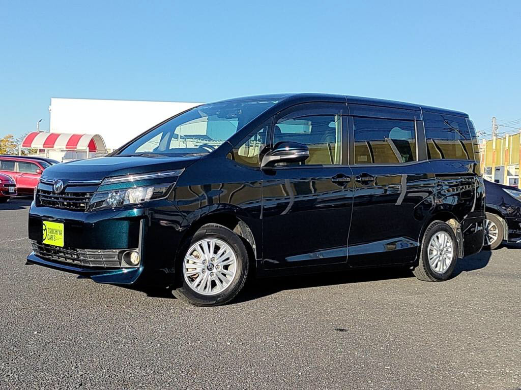 トヨタ　ヴォクシー　Ｖ