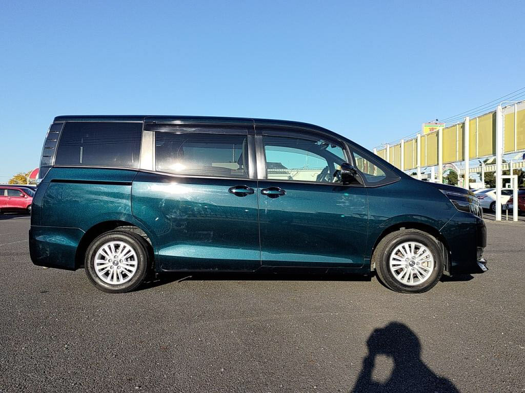 ヴォクシーＶの写真 11