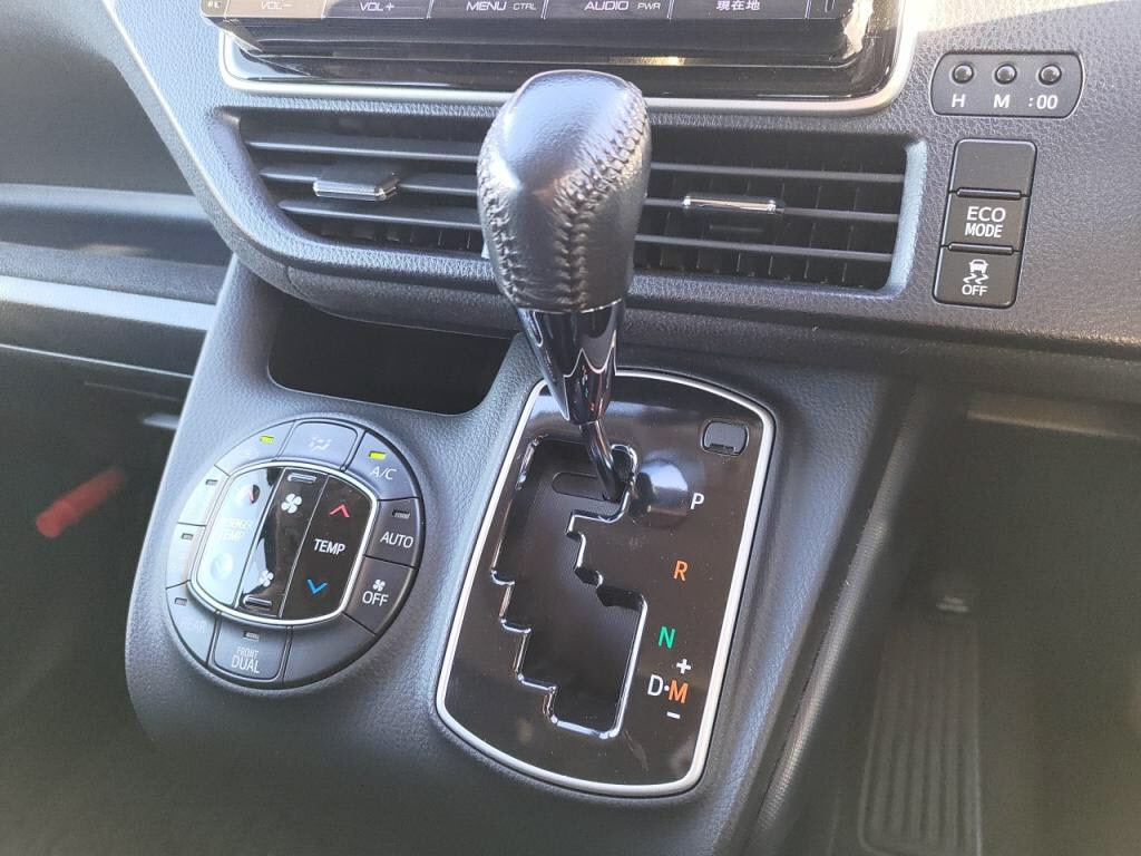 ヴォクシーＶの写真 15