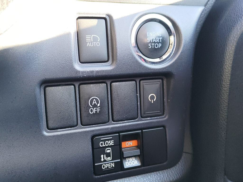 ヴォクシーＶの写真 16