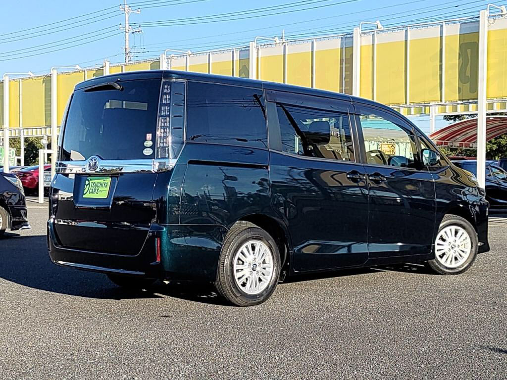 ヴォクシーＶの写真 2