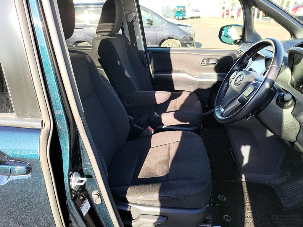 ヴォクシーＶの写真 21