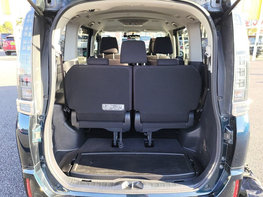 ヴォクシーＶの写真 25