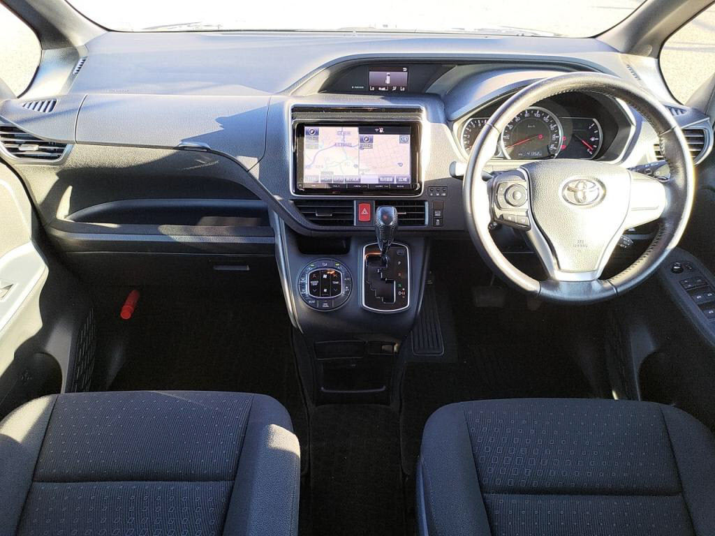 ヴォクシーＶの写真 3