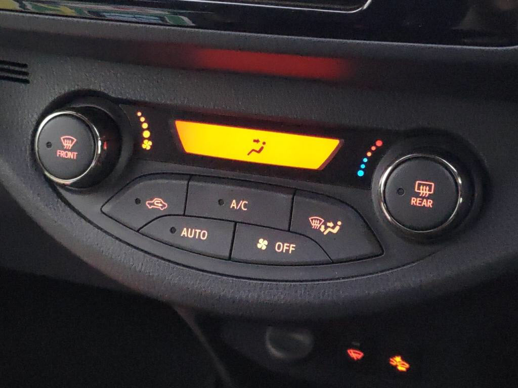 ヴィッツハイブリッドハイブリッドＦセーフティエディション３の写真 14