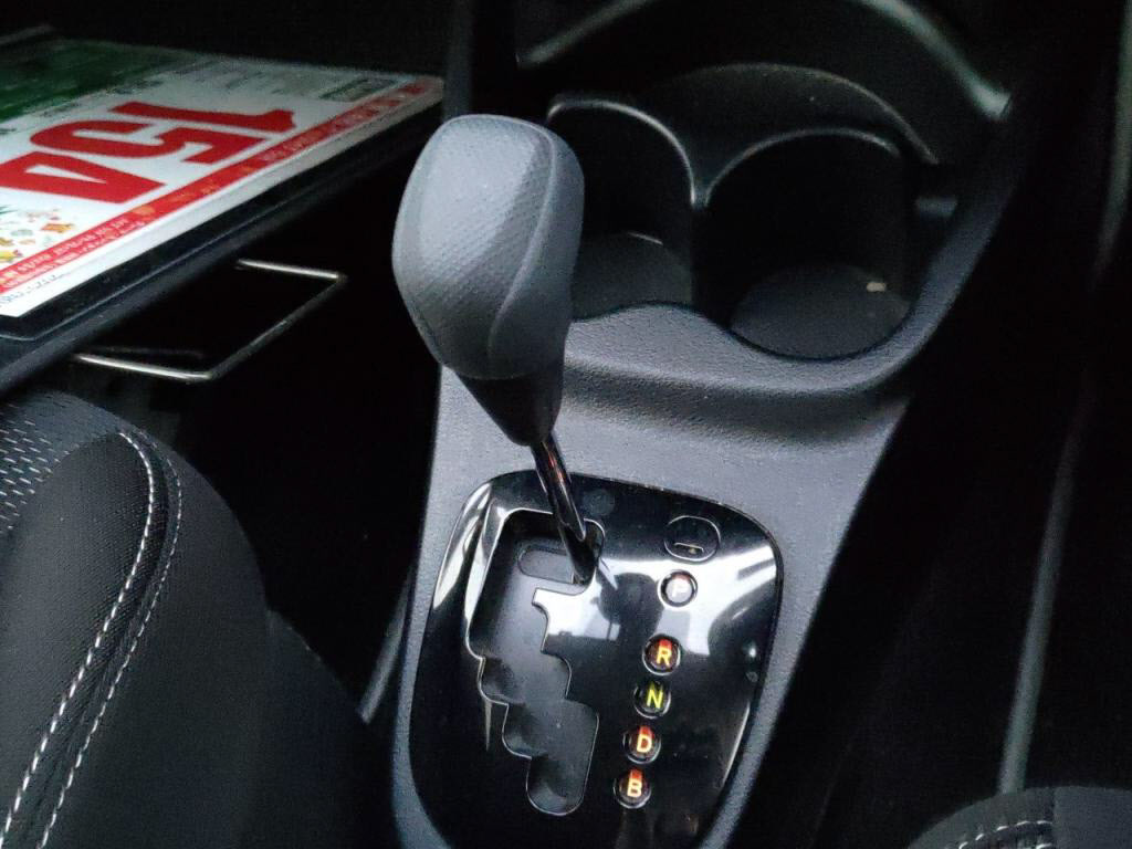 ヴィッツハイブリッドハイブリッドＦセーフティエディション３の写真 15