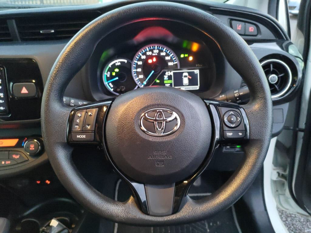 ヴィッツハイブリッドハイブリッドＦセーフティエディション３の写真 20