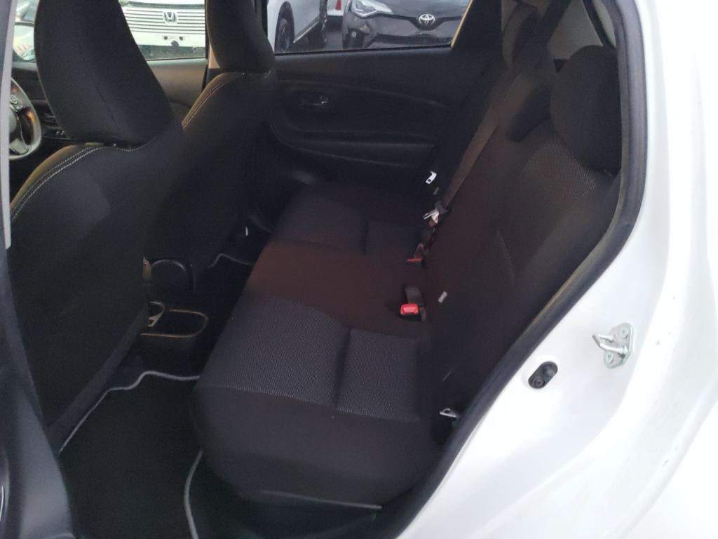 ヴィッツハイブリッドハイブリッドＦセーフティエディション３の写真 23