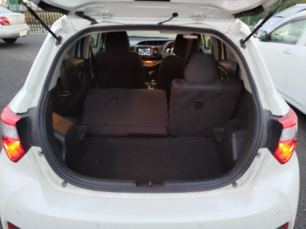 ヴィッツハイブリッドハイブリッドＦセーフティエディション３の写真 26