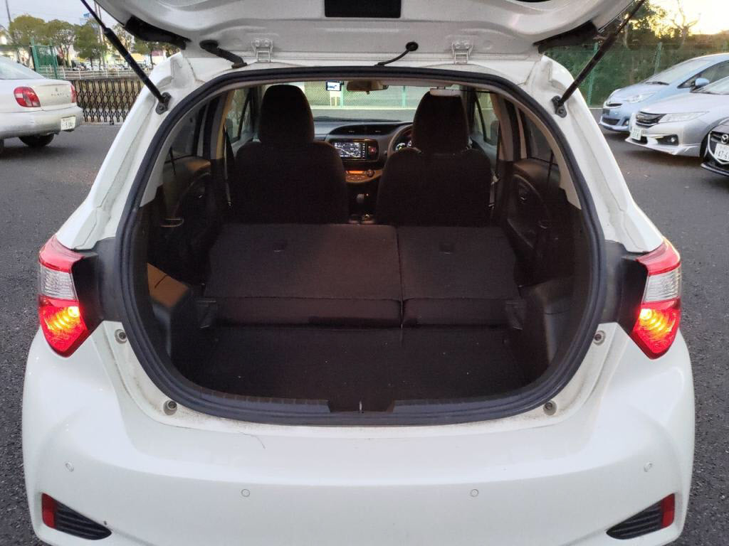 ヴィッツハイブリッドハイブリッドＦセーフティエディション３の写真 27