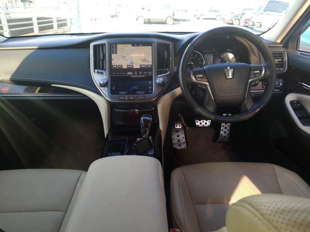 クラウンロイヤルサルーンの写真 3