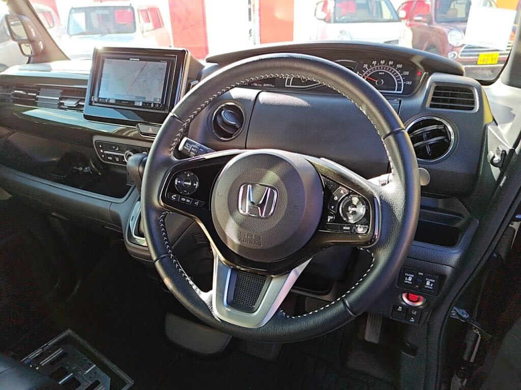 Ｎ＿ＢＯＸカスタムＧ・Ｌターボホンダセンシングの写真 3