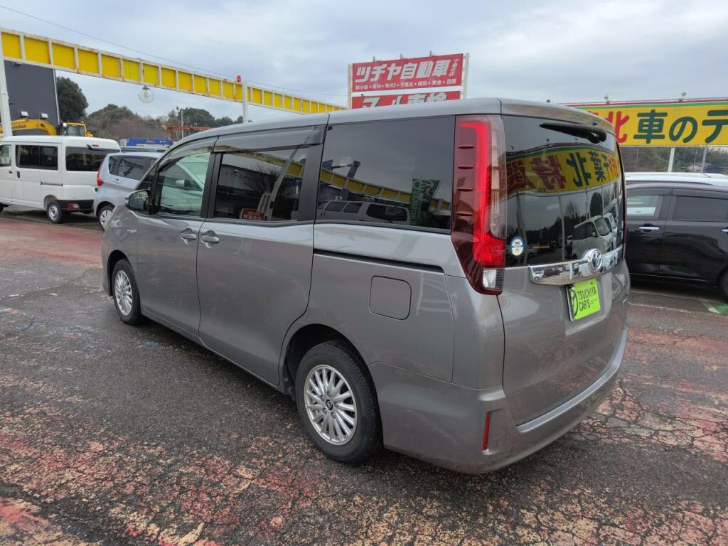 ノアハイブリッドハイブリッドＸディライトプラスの写真 12