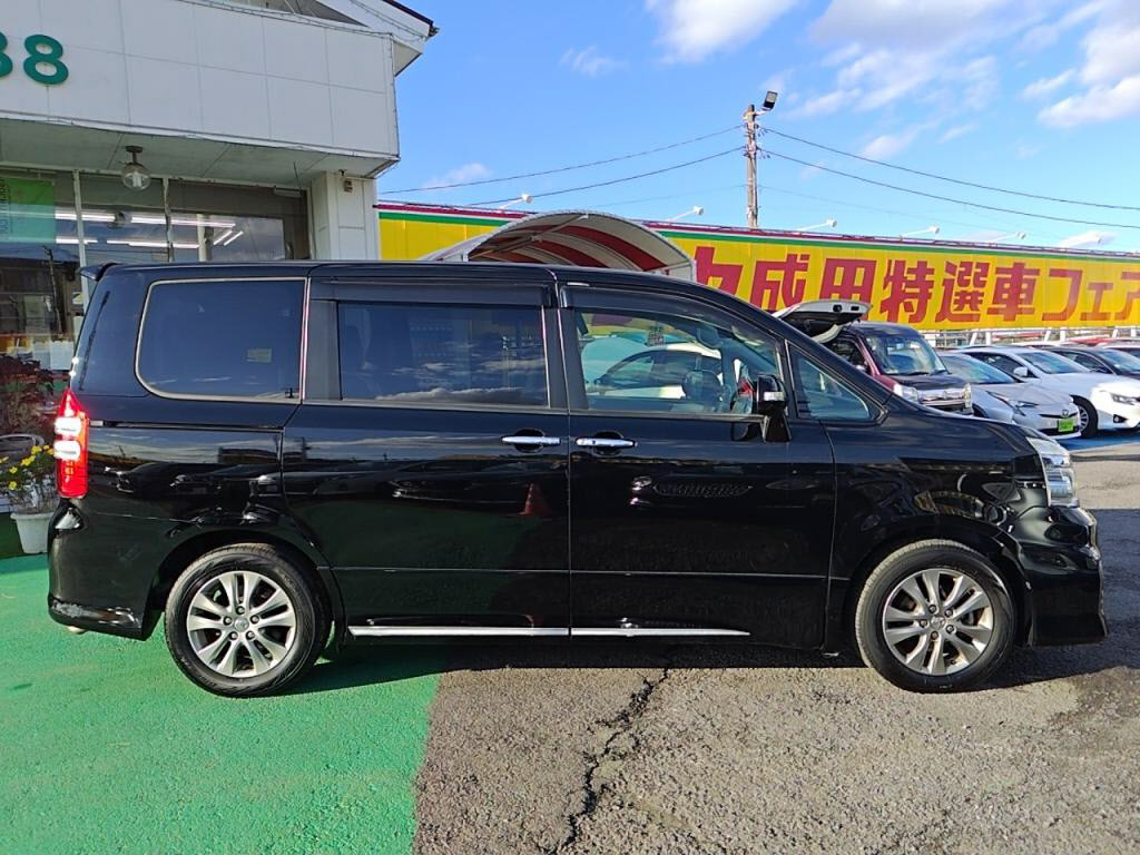 ヴォクシーＺＳキラメキ３の写真 11