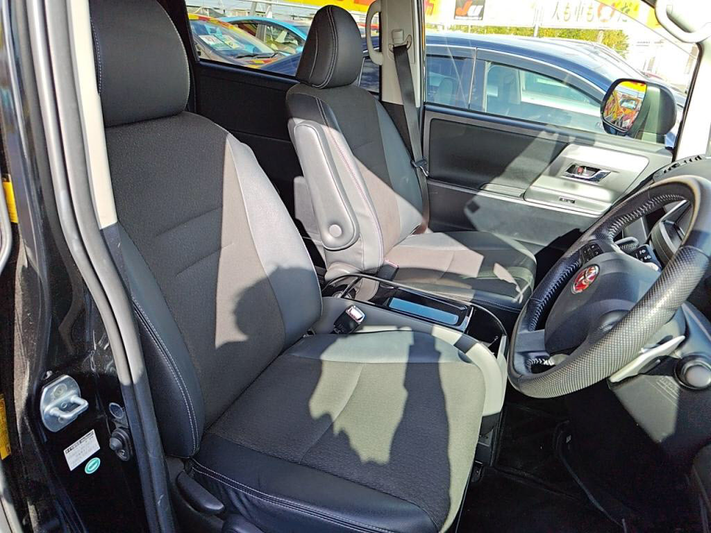 ヴォクシーＺＳキラメキ３の写真 21