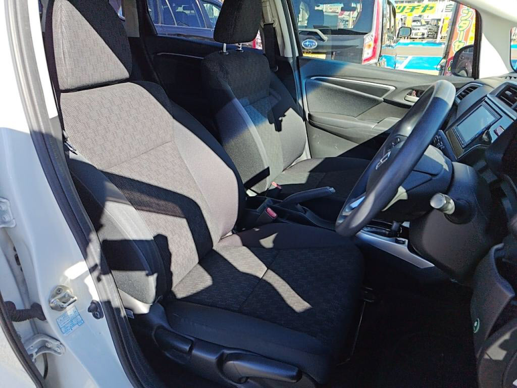 フィット１３Ｇ・Ｆパッケージの写真 15