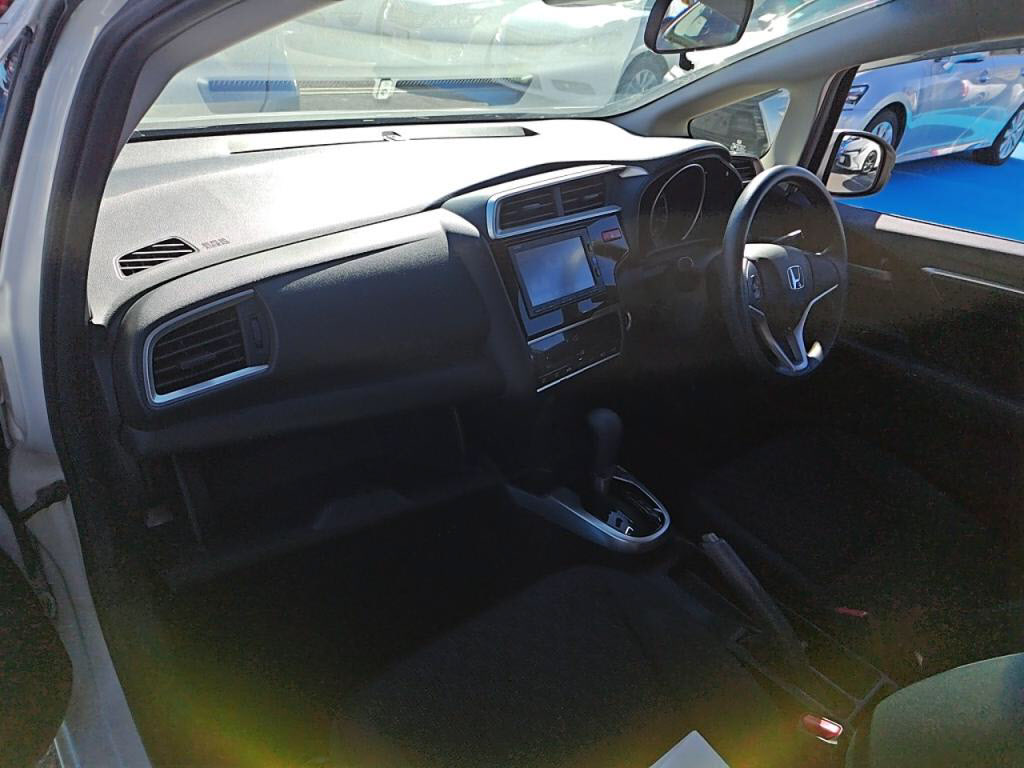 フィット１３Ｇ・Ｆパッケージの写真 16