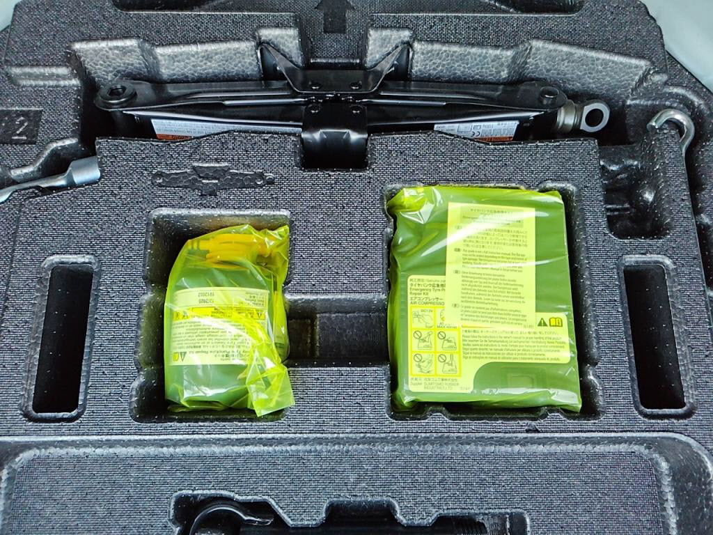 カローラツーリングハイブリッドハイブリッドダブルバイビーの写真 30