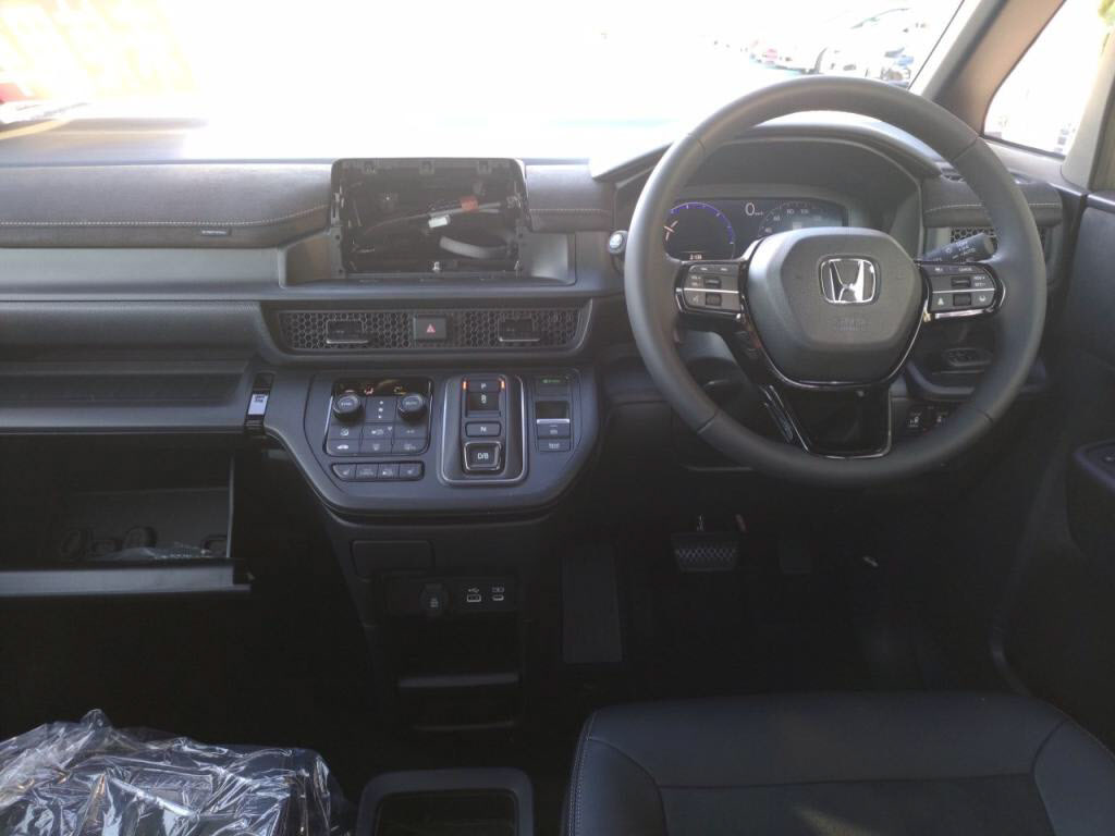 ステップワゴンスパーダＨＶｅＨＥＶスパーダプレミアムラインブラックＥｄの写真 3