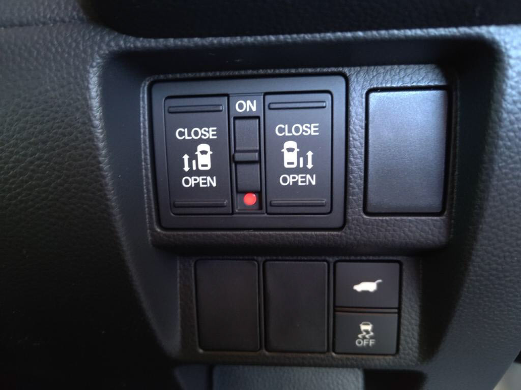 ステップワゴンスパーダＨＶｅＨＥＶスパーダプレミアムラインブラックＥｄの写真 15