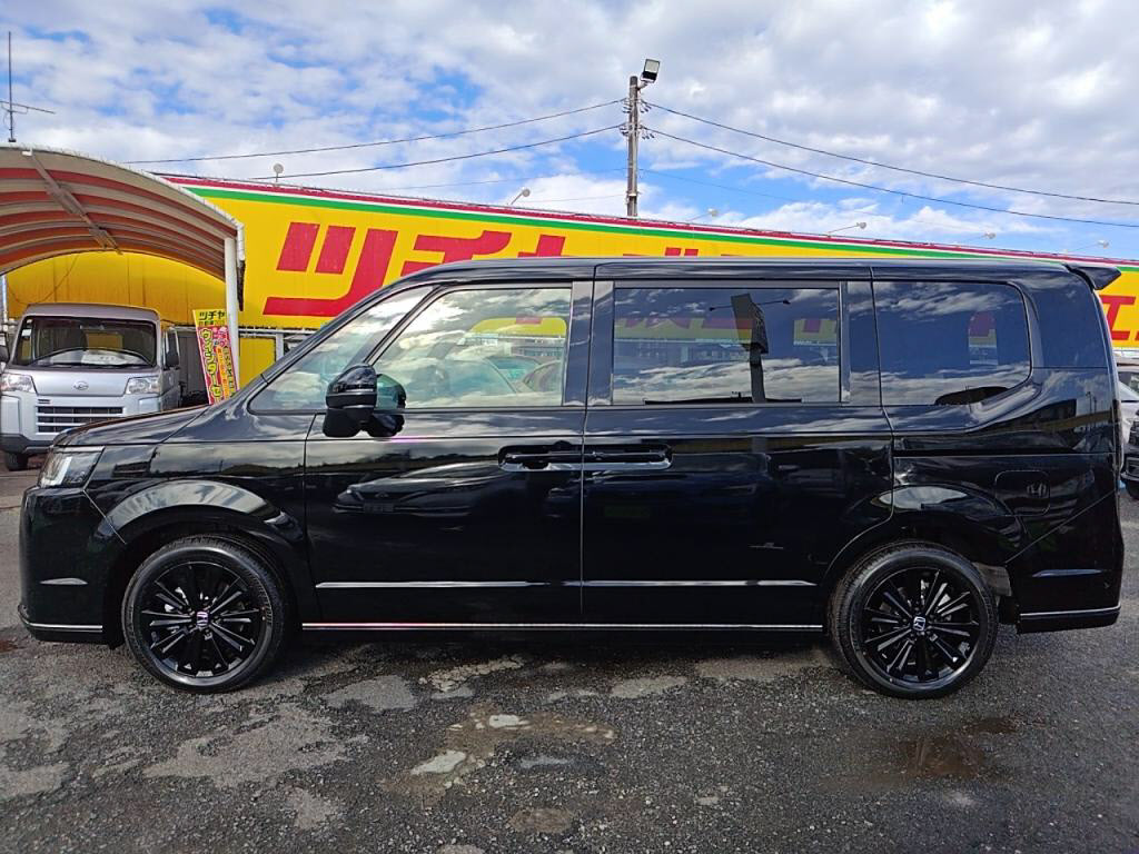 ステップワゴンスパーダＨＶｅＨＥＶスパーダプレミアムラインブラックＥｄの写真 12