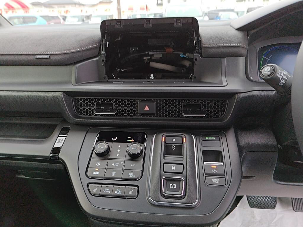 ステップワゴンスパーダＨＶｅＨＥＶスパーダプレミアムラインブラックＥｄの写真 17