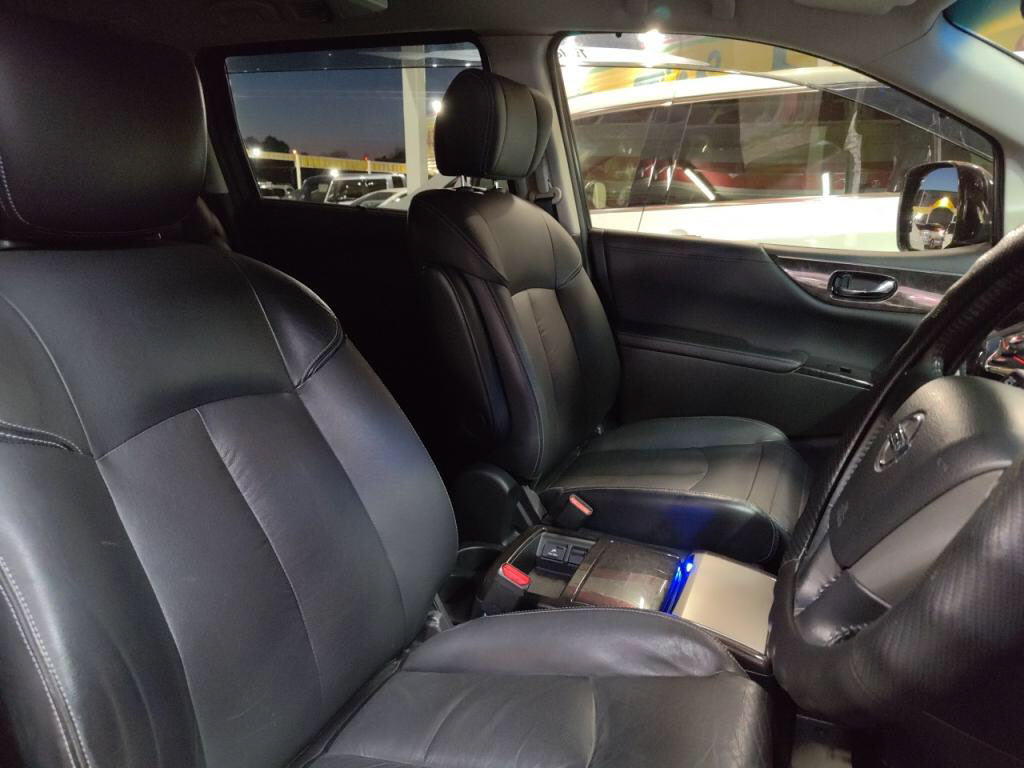 エルグランドライダーブラックラインの写真 21