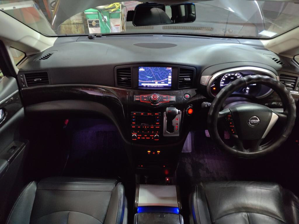 エルグランドライダーブラックラインの写真 3