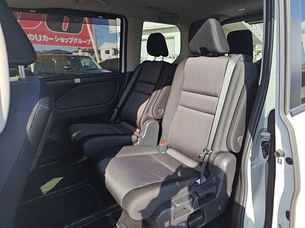 セレナｅパワーｅパワーハイウェイスターＶの写真 21