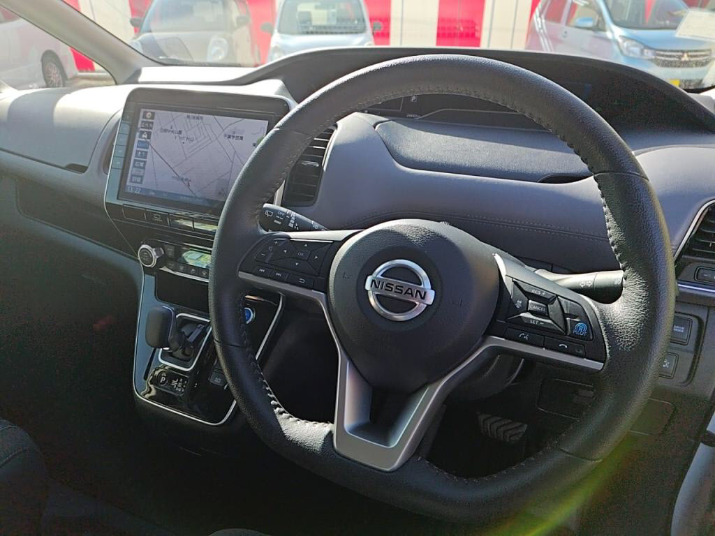 セレナｅパワーｅパワーハイウェイスターＶの写真 3