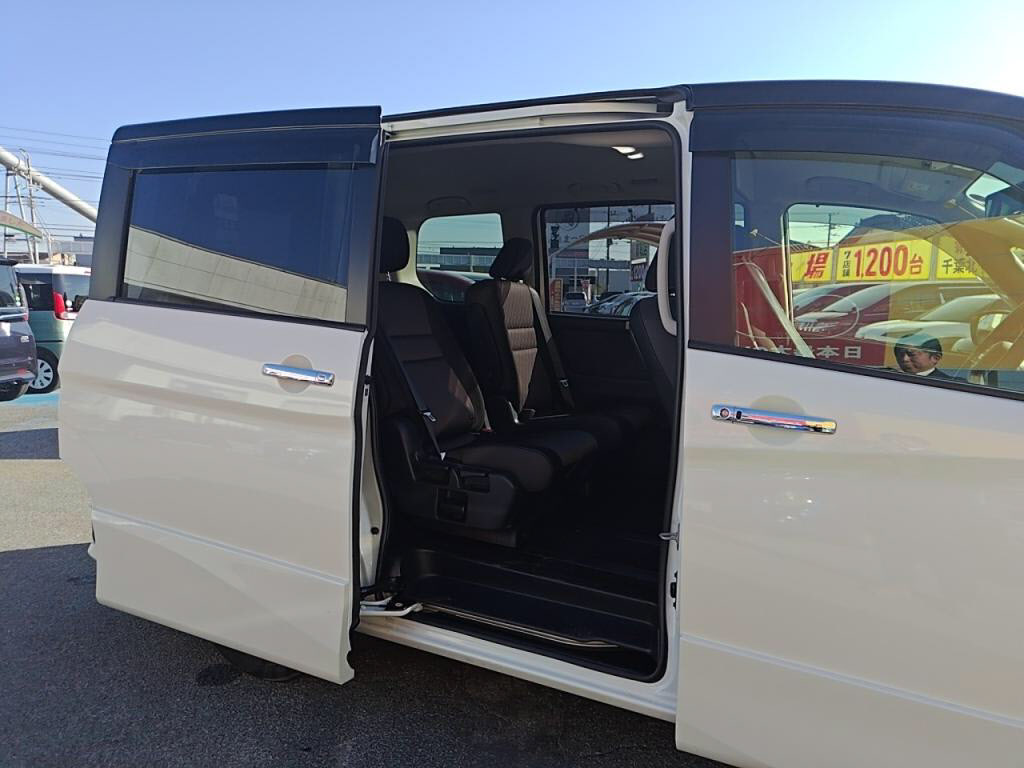 セレナｅパワーｅパワーハイウェイスターＶの写真 7