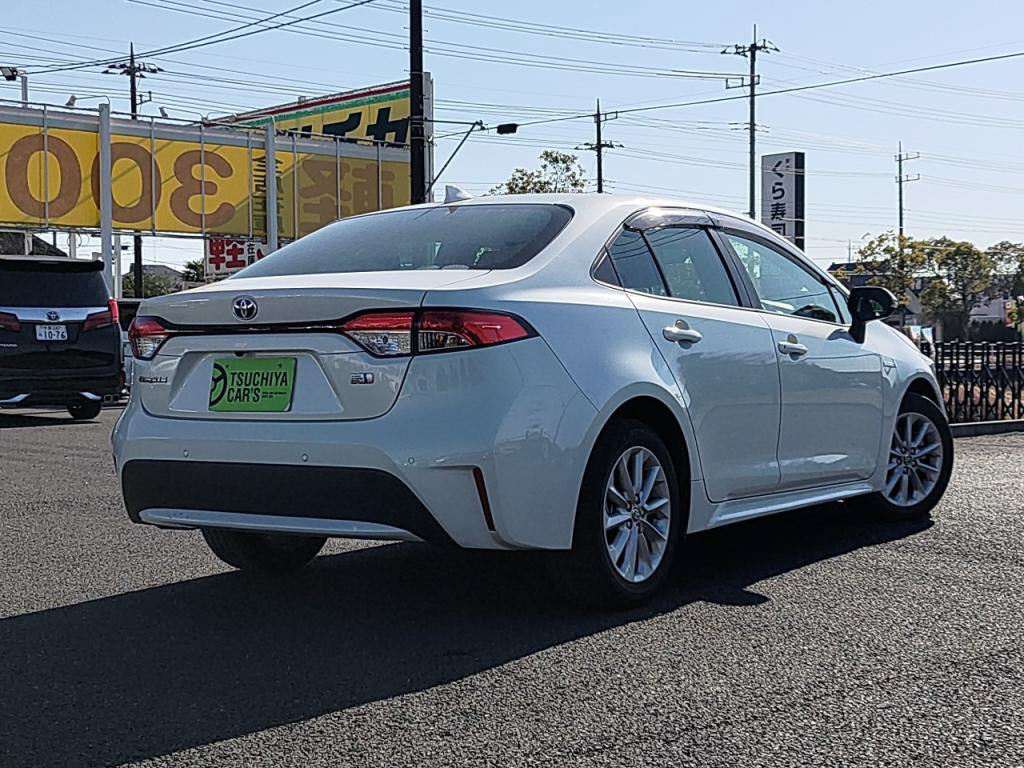 カローラセダンハイブリッドハイブリッドＳの写真 2