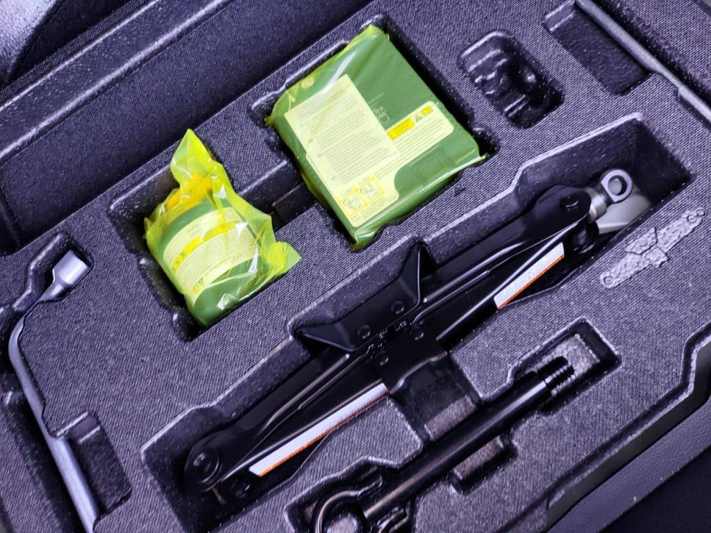 カローラセダンハイブリッドハイブリッドＳの写真 28