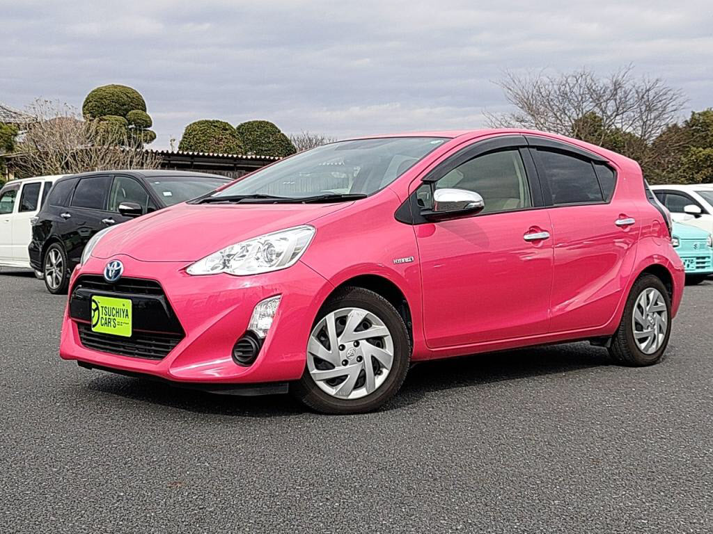 トヨタ　アクア　Ｓ