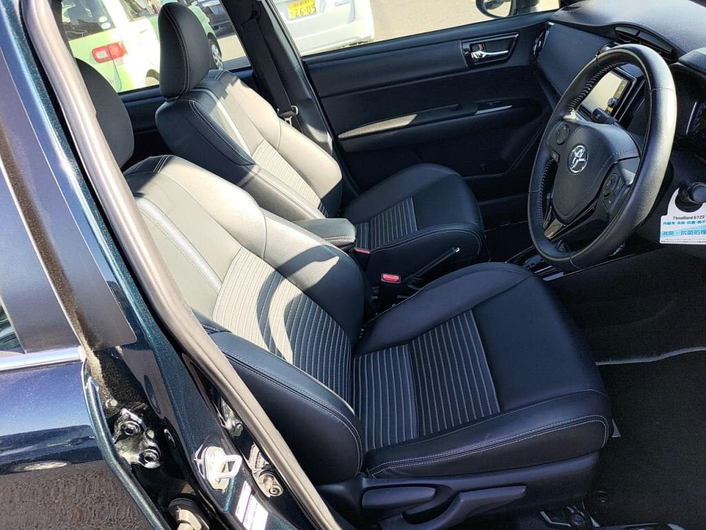 カローラアクシオハイブリッドハイブリッドＧダブルバイビーの写真 21