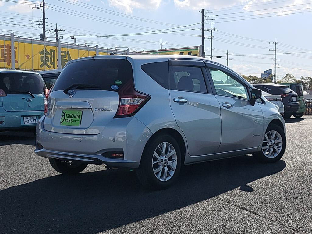 ノートｅパワーｅパワーＸの写真 2