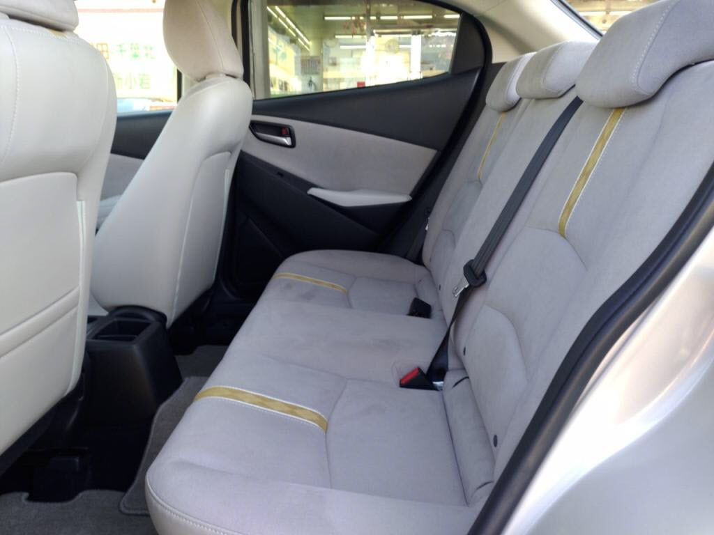 マツダ２１５Ｓサンリットシトラスの写真 27