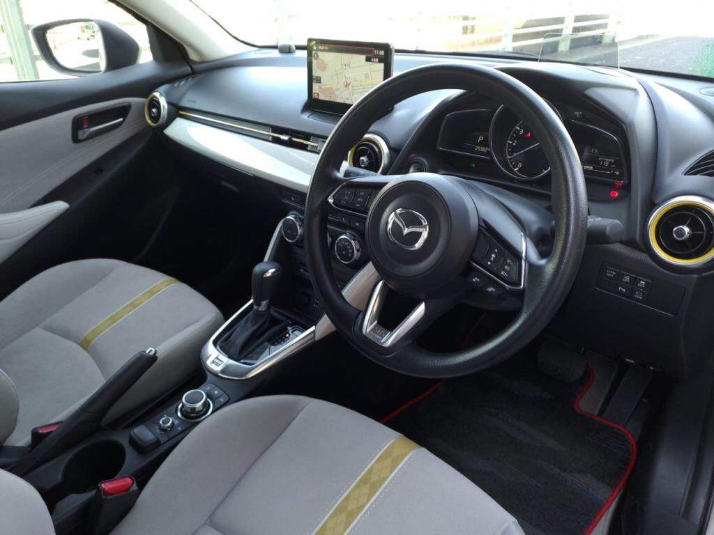 マツダ２１５Ｓサンリットシトラスの写真 3