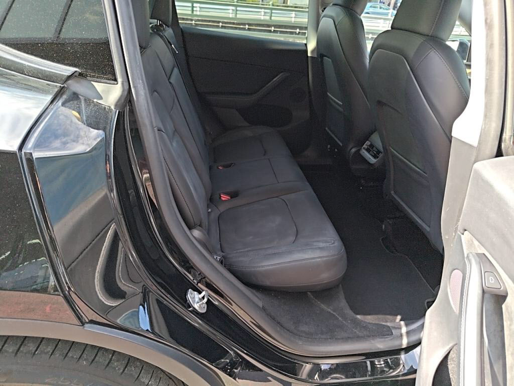 テスラモデルＹＲＷＤの写真 22