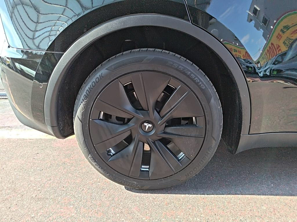 テスラモデルＹＲＷＤの写真 28