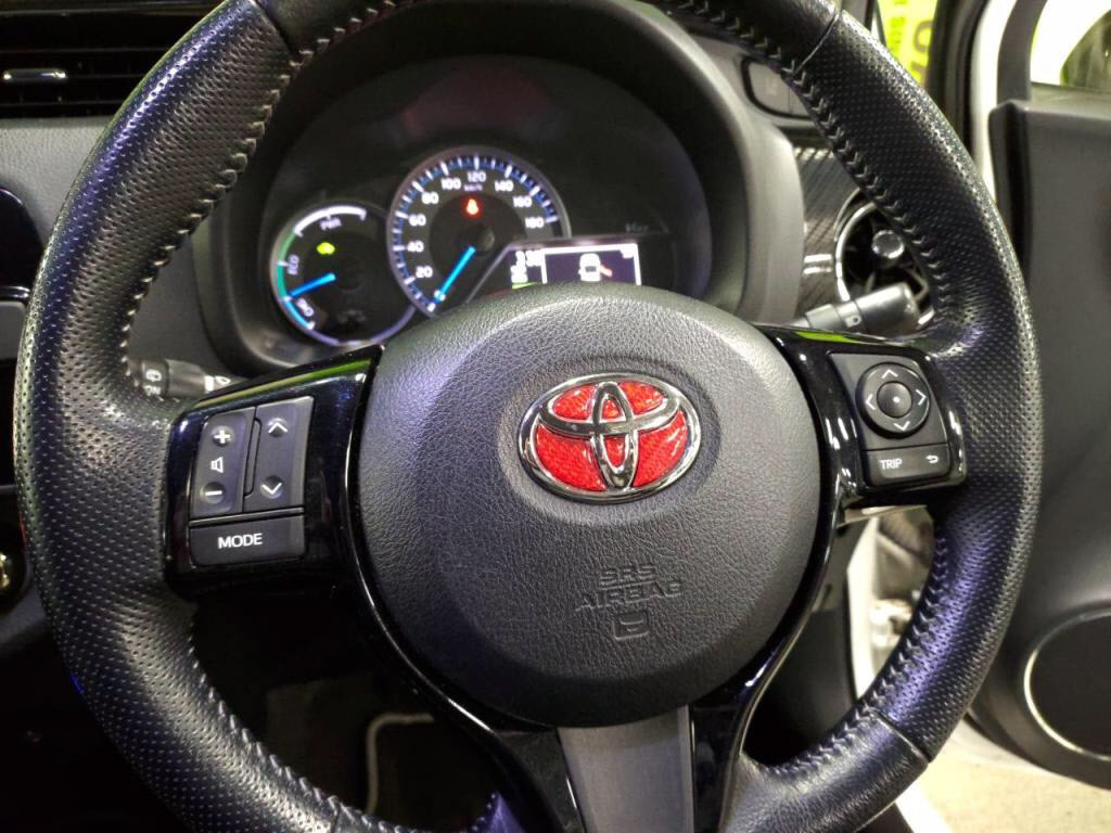 ヴィッツハイブリッドハイブリッドＧＲスポーツの写真 13