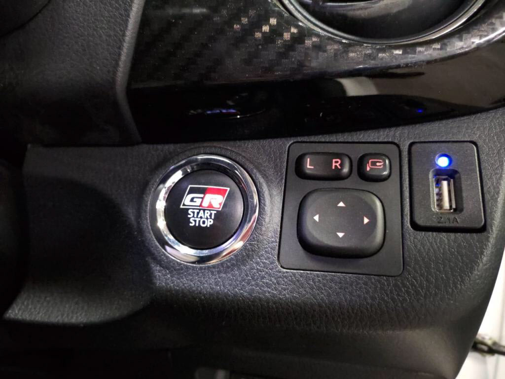 ヴィッツハイブリッドハイブリッドＧＲスポーツの写真 14