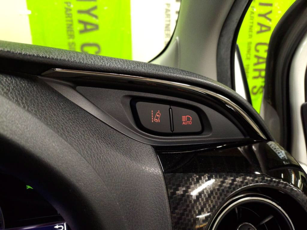 ヴィッツハイブリッドハイブリッドＧＲスポーツの写真 16