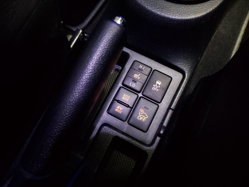 ヴィッツハイブリッドハイブリッドＧＲスポーツの写真 18