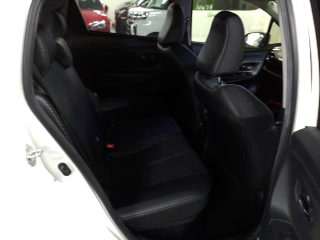 ヴィッツハイブリッドハイブリッドＧＲスポーツの写真 22