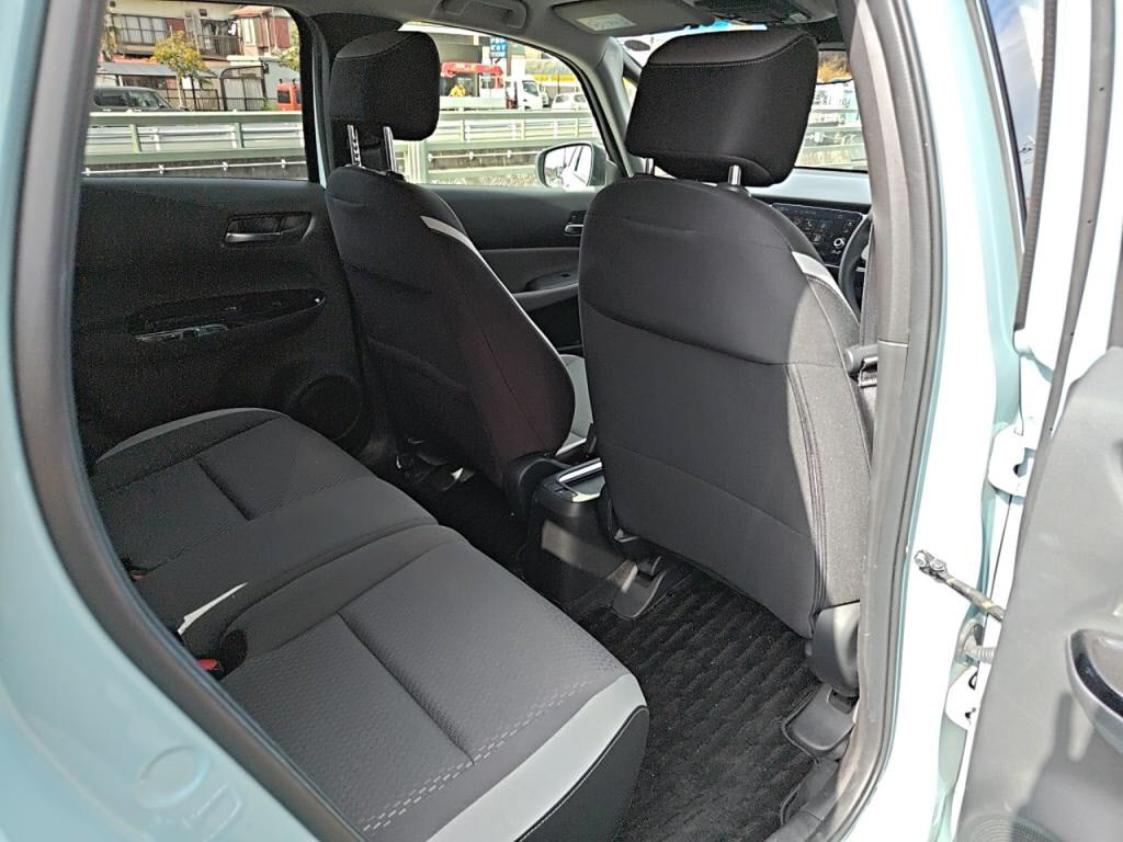 フィットハイブリッドｅＨＥＶクロスターの写真 22