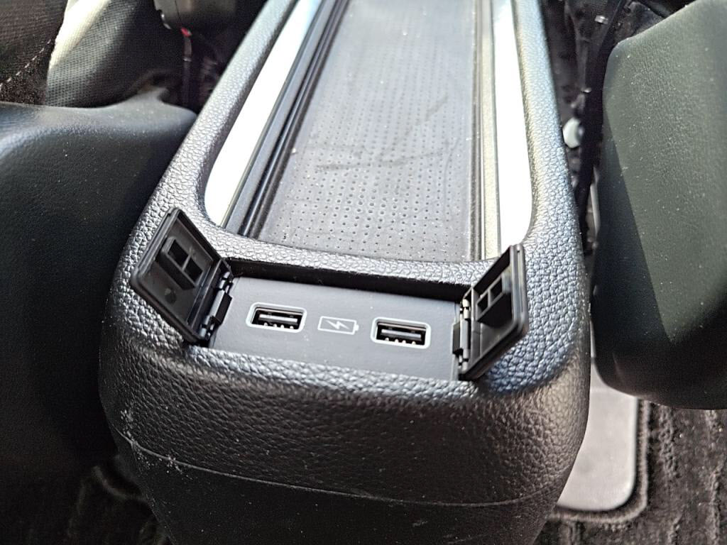 フィットハイブリッドｅＨＥＶクロスターの写真 25