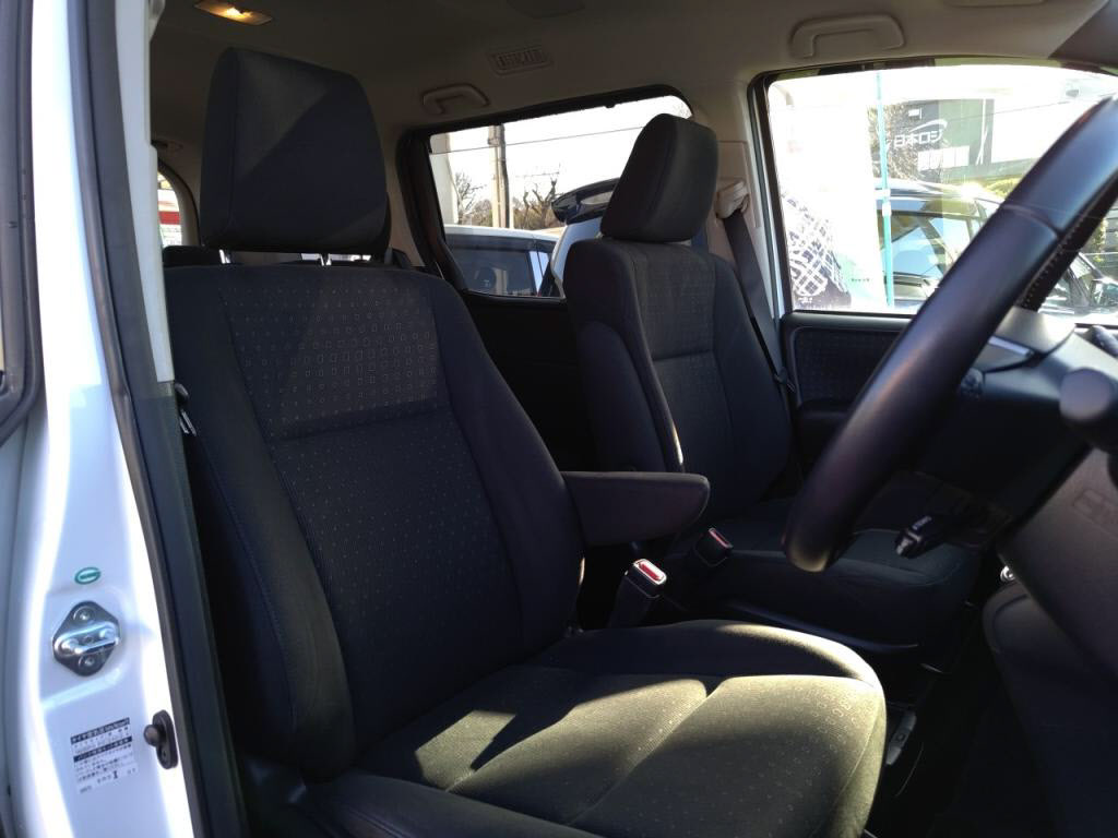 ヴォクシーハイブリッドハイブリッドＶの写真 13