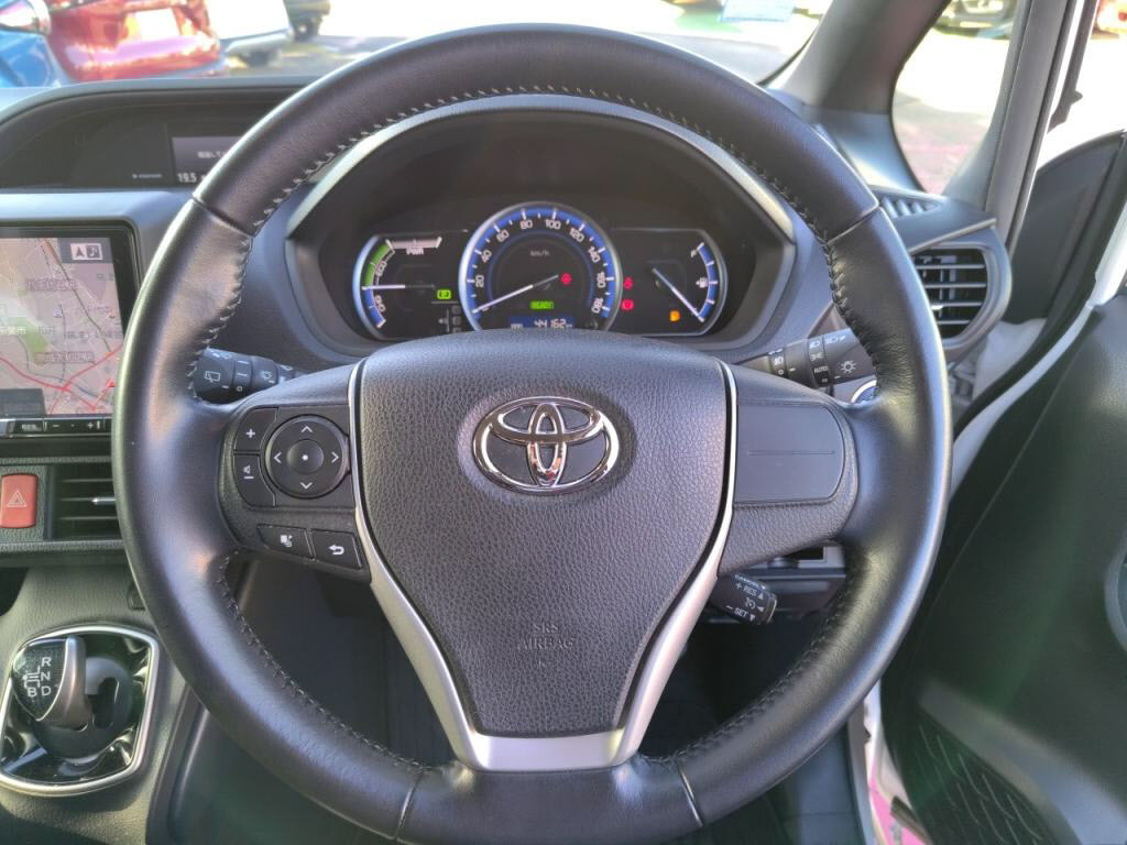 ヴォクシーハイブリッドハイブリッドＶの写真 14